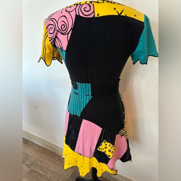 SOLD Tim Burton‘s Disney the nightmare before Christmas patchwork dress SZ M - Picture 5 of 6